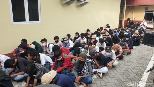 Sebanyak 86 orang pelajar Tangerang yang hendak menuju Jakarta untuk ikut demo 11 April diamankan. Polisi juga dalami pengerahan para pelajar tersebut. (dok Istimewa)