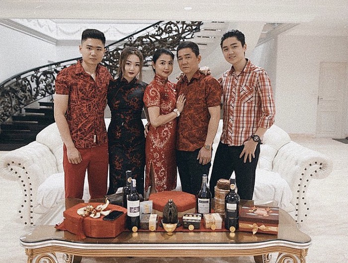 Si Cantik Vanessa Khong Saat Makan Bersama Keluarga