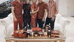 Si Cantik Vanessa Khong Saat Makan Bersama Keluarga