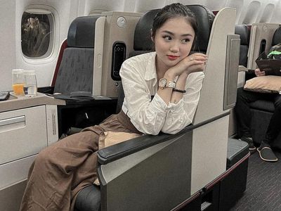 Si Cantik Vanessa Khong Saat Makan Bersama Keluarga