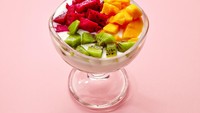 Di bilangan Kemang ada Sop Buah Restu Ibu. Kamu bisa menikmati manis segar sop buah komplet mulai dari Rp 10 ribuan. Ada juga jus buah yang tak kalah segar untuk sajian buka puasa.  Foto: istock/GrabFood