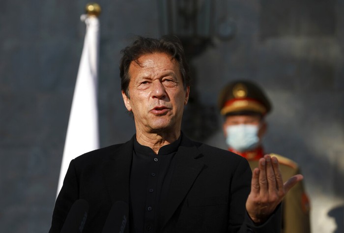 Imran Khan digulingkan dari jabatannya sebagai PM Pakistan lewat mosi tidak percaya. Seperti apa sosoknya dan apa yang menyebabkan Imran Khan dilengserkan?