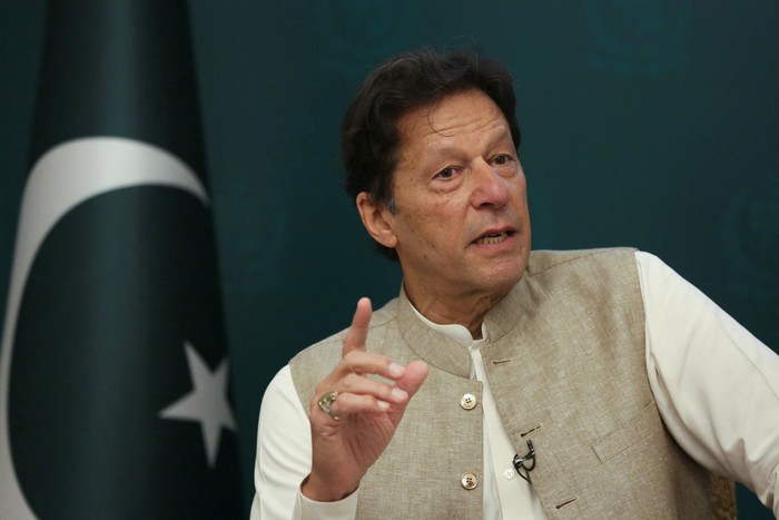 Imran Khan digulingkan dari jabatannya sebagai PM Pakistan lewat mosi tidak percaya. Seperti apa sosoknya dan apa yang menyebabkan Imran Khan dilengserkan?