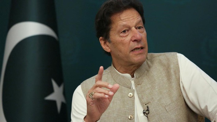 Sosok Imran Khan yang Digulingkan dari Jabatan PM Pakistan Imran Khan digulingkan dari jabatannya sebagai PM Pakistan lewat mosi tidak percaya. Seperti apa sosoknya dan apa yang menyebabkan Imran Khan dilengserkan?
