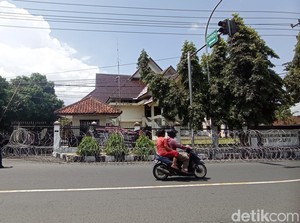 Polisi Minta Warga Hindari DPRD Kota Tasikmalaya Saat Mahasiswa Demo