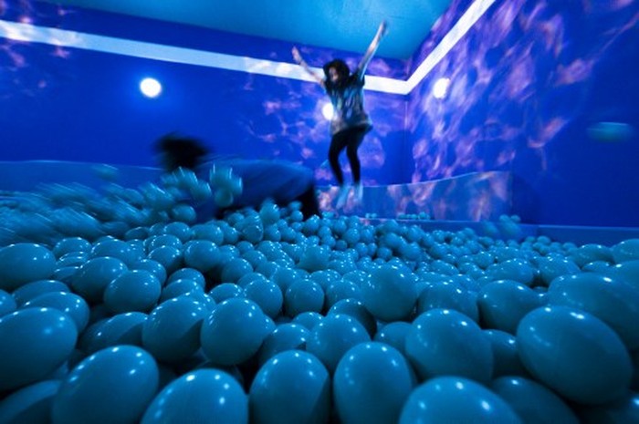 SWEDEN-MEDIA-MUSEUM-OFFBEAT Youseum, museum selfie, di Solna, dekat Stockholm