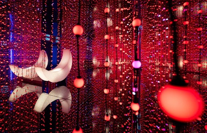 SWEDEN-MEDIA-MUSEUM-OFFBEAT Youseum, museum selfie, di Solna, dekat Stockholm