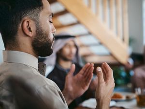 Biar Nggak Lemas saat Puasa, Begini Cara Atur Makan yang Tepat