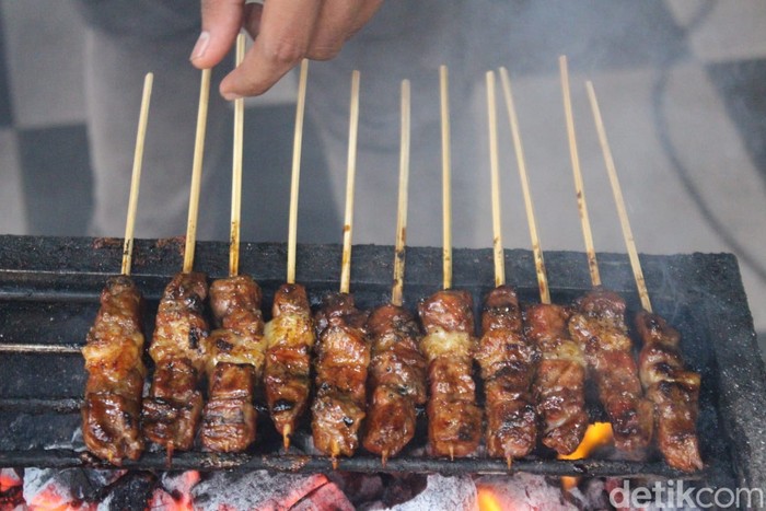 Tongseng dan sate kambing muda