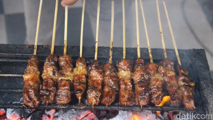 Tongseng dan sate kambing muda