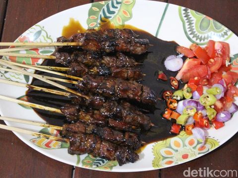 Tongseng dan sate kambing muda