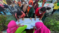 Untuk SD/SDLB/MI, total dana yang dapat digunakan sebesar Rp 250.000. Untuk SMP/SMPLB/MTs/PKBM untuk total dana yang dapat digunakan sebesar Rp 300.000. Untuk SMA/SMALB/MA, total dana yang dapat digunakan sebesar Rp 420.000. Sementara itu, tingkatan SMK untuk total dana yang dapat digunakan sebesar Rp 450.000  