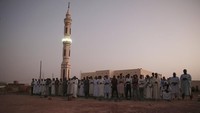 Di seluruh penjuru Sudan, semua orang berbondong-bondong untuk memberikan iftar kepada semua yang berpuasa. Ini budaya Ramadan di Sudan dari tahun ke tahun. Budaya yang luar biasa, bertajuk kedermawanan terhadap sesama.   