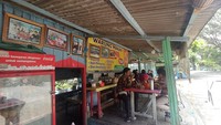 Tak besar, namun tak juga kecil, Warung Ibu Ana populer di kalangan orang Semarang. (Bonauli/detikcom)
