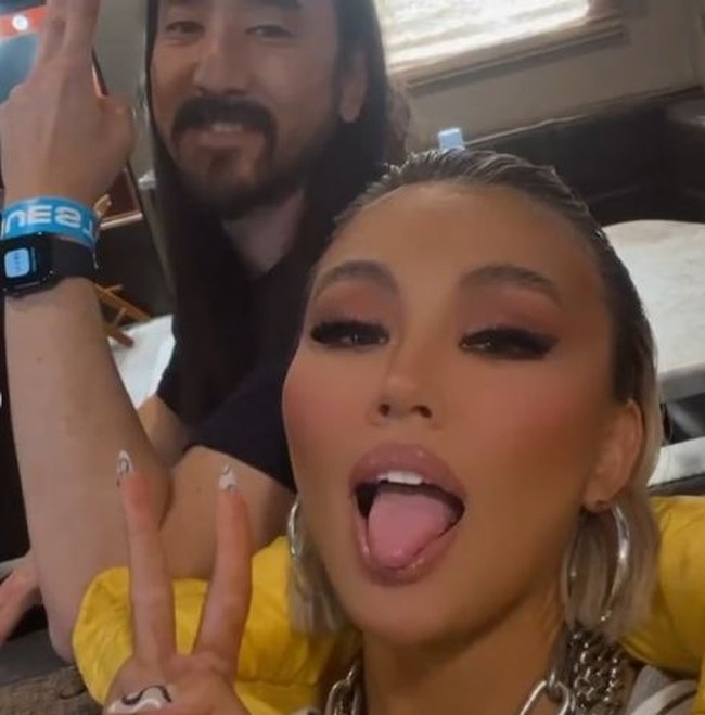 Tak hanya Steve Aoki, Agnez pun tampak membagikan kebersamaan keduanya ke akun Instagram miliknya. Terlihat kompak, sampai ada netizen yang menyebut keduanya terlihat seperti kakak-adik. Bagaimana menurutmu? Foto: Instagram