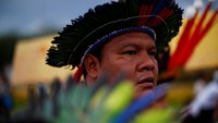 Serangkaian aksi protes yang dilakukan sejak Minggu lalu tersebut ditenggarai tuntutan terhadap Presiden Brasil Jair Bolsonaro terkait polemik batas demarkasi tanah, serta meningkatnya sejumlah aktivitas penambangan emas di wilayah adat. (Amanda Perobelli/Reuters)
