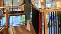 Terkenal dengan deretan wanita cantik yang menjadi asisten pribadinya, kali ini Hotman Paris tambah aspri lagi. Asprinya yang ke-27 bernama Lisa Oktaviani. Foto: Instagram/lisa_oktaviani96