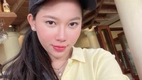 Terkenal dengan deretan wanita cantik yang menjadi asisten pribadinya, kali ini Hotman Paris tambah aspri lagi. Asprinya yang ke-27 bernama Lisa Oktaviani. Foto: Instagram/lisa_oktaviani96