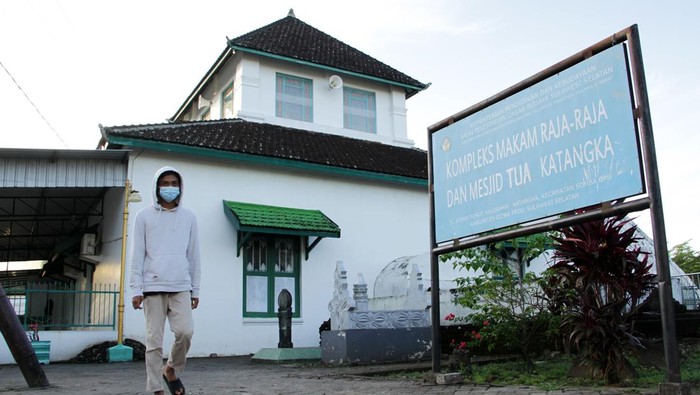 Masjid Tua Al Hilal Katangka merupakan masjid tertua di Sulawesi Selatan. Diketahui, masjid ini dibangun pada tahun 1603. Ini penampakannya.