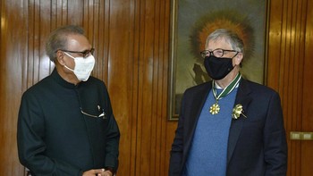 Dia juga berkunjung ke Pakistan untuk menerima penghargaan atas jasa besarnya menyumbangkan banyak uang untuk kesehatan dunia. Foto: Associated Press