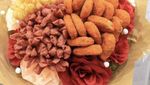 10 Buket Makanan Unik, Isi Ayam Goreng hingga Kerupuk