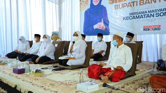 Bupati Banyuwangi Ipuk Fiestiandani intens sosialisasi APBD 2022 sektor pembangunan. Dari infrastruktur hingga fasilitas pendidikan dan kesehatan.
