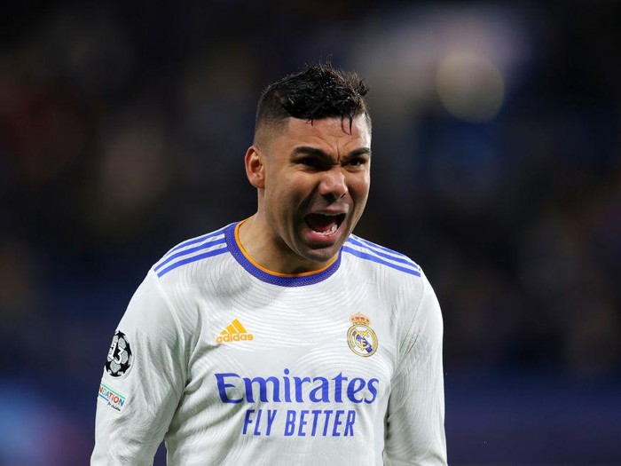 LONDON, ENGLAND - APRIL 06: Casemiro of Real Madrid during the UEFA Champions League Quarter Final Leg One match between Chelsea FC and Real Madrid at Stamford Bridge on April 06, 2022 in London, England. (Photo by Catherine Ivill/Getty Images)