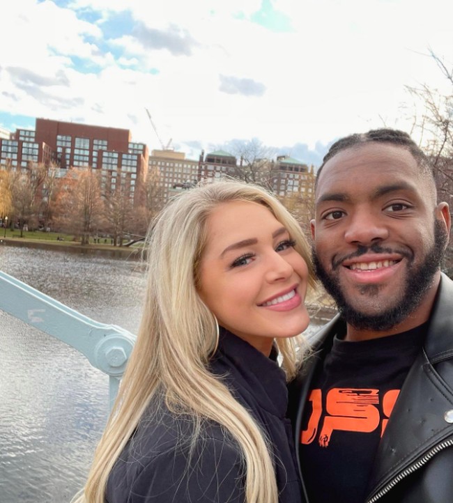 Courtney berdalih ke polisi bahwa dia menikam kekasihnya tersebut sebagai usaha membela diri karena sebelumnya keduanya bertengkar hebat. Foto: Instagram