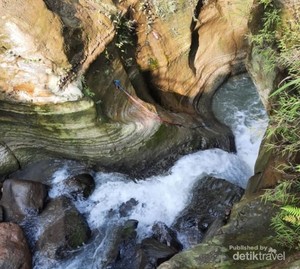 Curug Love Nanggung Bogor, Indahnya Nggak Nanggung-nanggung!