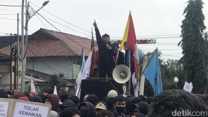 Demo 12 April di Sukabumi.