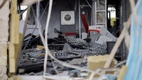 Dampak kerusakan yang cukup parah terlihat di Bandara Internasional Mykolaiv.