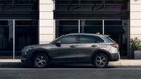 Penampakan All New HR-V untuk pasar Amerika Utara dari samping. Terlihat bonet lebih panjang, sementara desain dari roof topnya semakin melandai ke area belakang. Foto: Honda