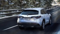 Sementara pada buritan belakang, Honda HR-V pasar Indonesia dan Amerika Serikat punya desain sendirii. Lampu belakang yang menyambung pada HR-V di Indonesia, diganti LED besar. Pun tidak ada LED bar yang saling menyambung antara sisi kiri dan kanan. Foto: Honda
