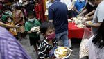 Indahnya Ramadan, Warga Tionghoa Antusias Bagikan Menu Buka Puasa