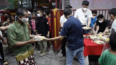 Indahnya Ramadan, Warga Tionghoa Antusias Bagikan Menu Buka Puasa