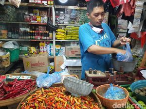 Pemkot Surabaya Mau Sediakan Paper Bag untuk Pedagang Pasar Tradisional