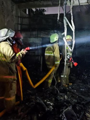 Kebakaran sebuah bengkel di kawasan Warakas, Tanjung Priok, Jakarta Utara (Jakut) menewaskan 5 orang. Bengkel tersebut diduga terkunci dari luar. (Instagram @humasjakfire)