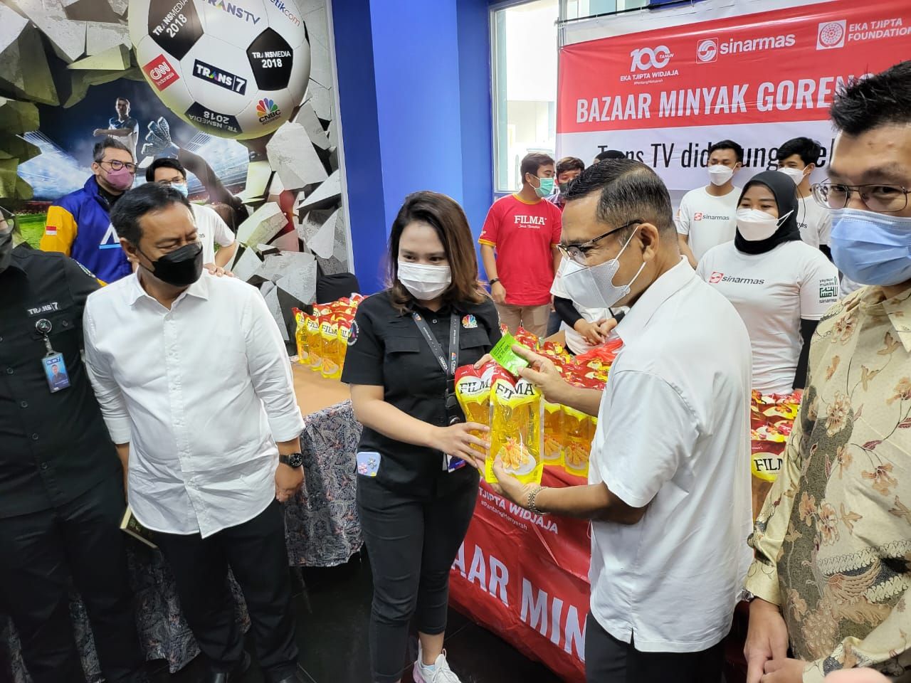 Koperasi Transmedia bekerjasama dengan Sinarmas menggelar bazar minyak goreng Ramadan