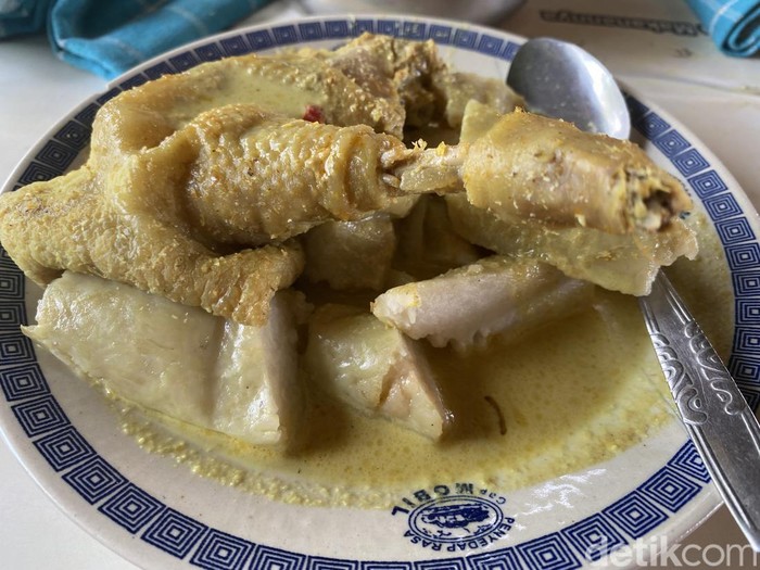 Lontong tuyuhan khas Rembang.