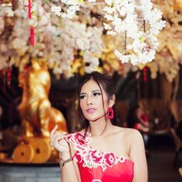 Dalam wawancara, lulusan Farmasi itu mengungkap tugasnya sebagai aspri. Tugas aku nemenin Bang Hotman kerja, dia ke outlet, dia kan punya usaha, ngingetin Bang makan, keringatan kita ngelapin, kan asisten pribadi, kata Mahesa.Foto: Instagram @mahesaputriii