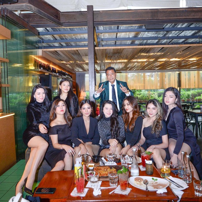 Nggak langsung aku bales, aku diemin sekitar empat tahun, aku pikir takut salah paham karena waktu itu ada cowok, kata Mahesa. Foto: Instagram @mahesaputriii