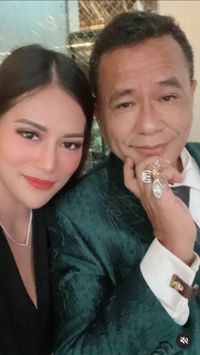 Walau tampaknya mudah, diakui Mahesa jika menjadi aspri Hotman Paris juga tidak selalu mudah. Foto: Instagram @mahesaputriii