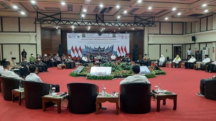 Maruf Amin dalam acara Sarasehan Ekonomi dan Budaya bersama kepala daerah hingga tokoh agama di Sumbar (Lisye-detikcom)