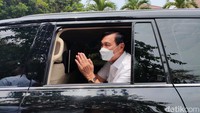 Saya tidak pernah mengatakan presiden 3 periode. Yang pernah saya katakan, banyak di bawah itu minta pemilu ditunda. Kamu ngomong gini salah? Nggak kan, kata Luhut kepada mahasiswa saat ditanya sikapnya menolak pemilu 2024 ditunda (Dwi Rahmawati/detikcom)