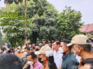 Luhut Hampiri Mahasiswa yang Demo di UI, Begini Debatnya soal Big Data