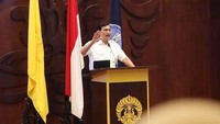 Lalu yang paling jadi perhatian saya adalah perekonomian negara yang mampu pulih dengan sangat cepat. Hal ini dibuktikan dengan pertumbuhan ekonomi yang tembus di atas 5% pada Q4, tingkat kepercayaan konsumen yang terus naik, serta turunnya tingkat kemiskinan dan pengangguran, ucap Luhut (IG luhut.pandjaitan)