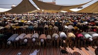 Masjid Jama dapat menampung sekitar 25.000 jamaah.