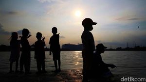 Ngabuburit di Danau Cincin Jakarta