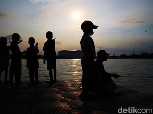 Ngabuburit di Danau Cincin Jakarta