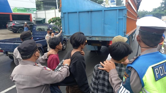 Pelajar diamankan di Tangerang saat akan ikut demo 11 April (Khairul-detikcom)